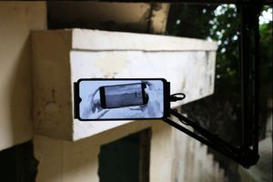 Song Min Jung, _Custom_ (2022). Mobile phones and video installation. Dimensions variable. Exhibition view: Busan Biennale, _We, on the Rising Wave_ (3 September–6 November 2022). Courtesy Busan Biennale Organizing Committee.